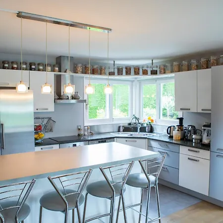 Modern With Swimming Pool Lake Access *